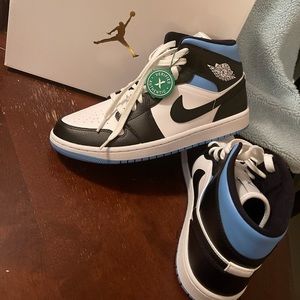 Jordan 1s “University Black and White”